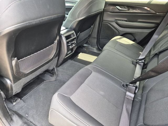 2023 Jeep Grand Cherokee Laredo 4x4