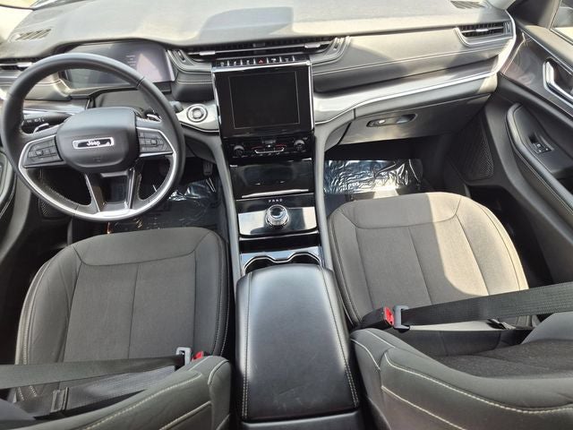 2023 Jeep Grand Cherokee Laredo 4x4