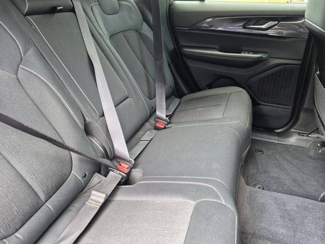 2023 Jeep Grand Cherokee Laredo 4x4