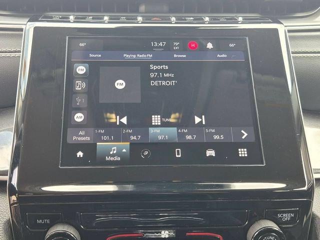 2023 Jeep Grand Cherokee Laredo 4x4