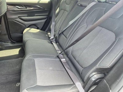2023 Jeep Grand Cherokee Laredo 4x4