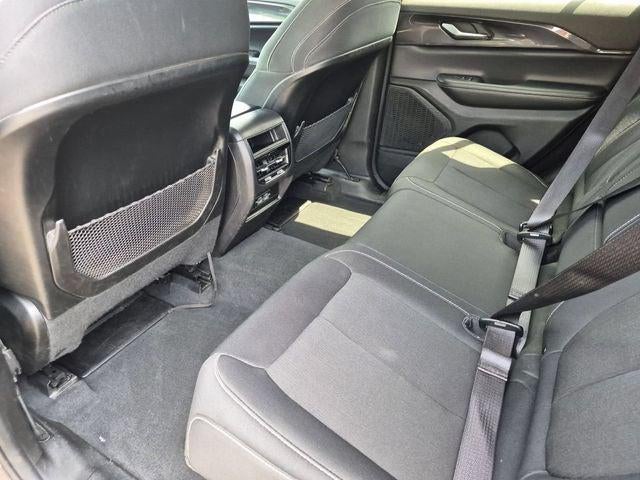 2023 Jeep Grand Cherokee Laredo 4x4