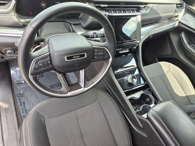 2023 Jeep Grand Cherokee Laredo 4x4