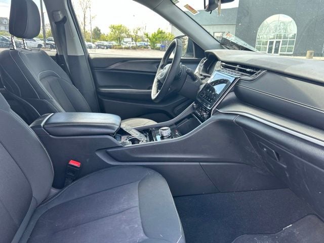 2023 Jeep Grand Cherokee L Laredo 4x4