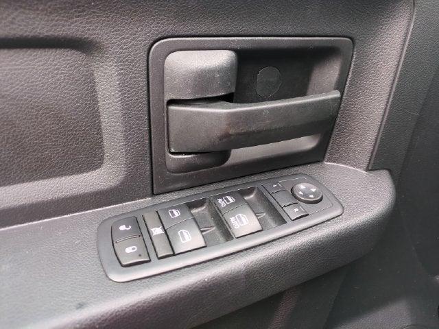 2017 RAM 1500 Express Crew Cab 4x4 5'7' Box