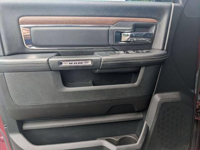2017 RAM 1500 Laramie Crew Cab 4x4 5'7' Box