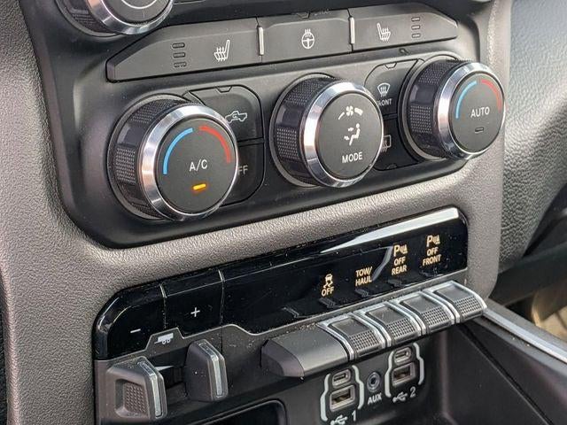 2020 RAM 1500 Big Horn Crew Cab 4x4 5'7' Box