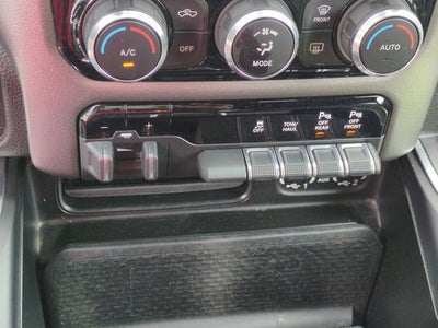 2020 RAM 1500 Big Horn Crew Cab 4x4 5'7' Box