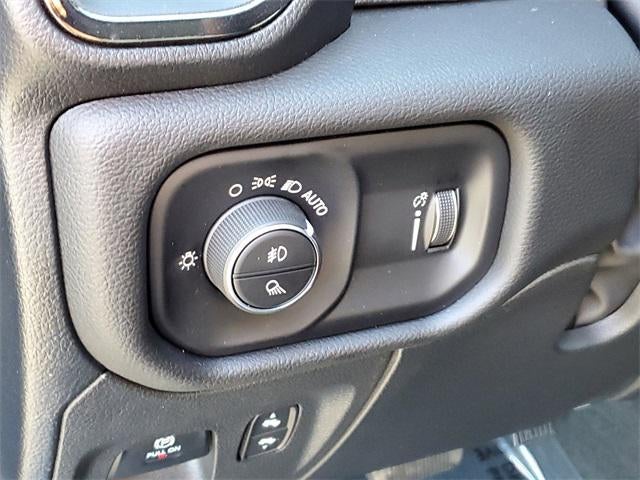 2023 RAM 1500 Big Horn Crew Cab 4x4 5'7' Box