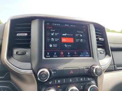 2020 RAM 1500 Laramie Crew Cab 4x4 5'7' Box