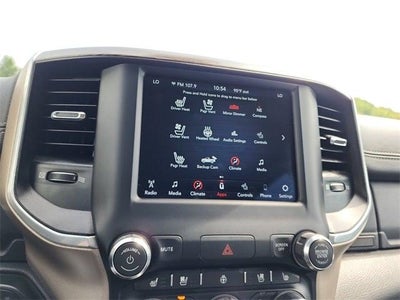2020 RAM 1500 Laramie Crew Cab 4x4 5'7' Box