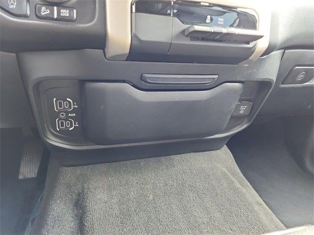 2020 RAM 1500 Laramie Crew Cab 4x4 5'7' Box