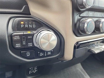 2020 RAM 1500 Laramie Crew Cab 4x4 5'7' Box