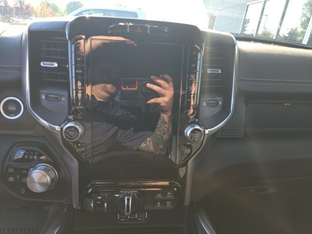 2024 RAM 1500 Laramie Crew Cab 4x4 5'7' Box