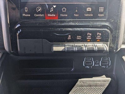 2023 RAM 1500 Laramie Crew Cab 4x4 5'7' Box