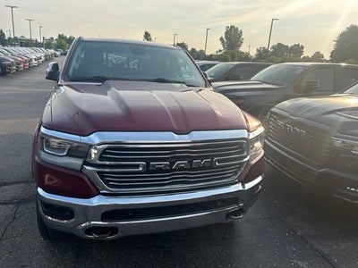 2020 RAM 1500 Laramie Crew Cab 4x4 5'7' Box