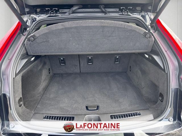 2025 Cadillac XT4 FWD Premium Luxury