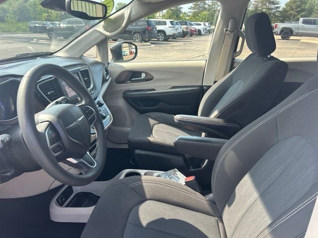 2024 Chrysler Voyager LX