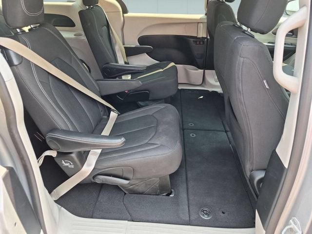 2024 Chrysler Voyager LX