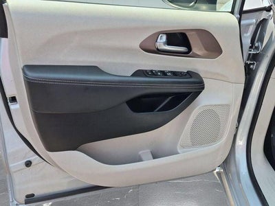 2024 Chrysler Voyager LX