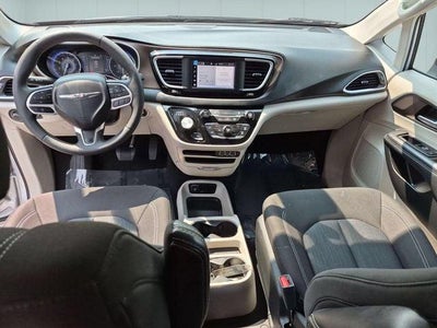 2024 Chrysler Voyager LX