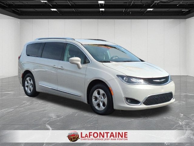 2017 Chrysler Pacifica Touring-L Plus
