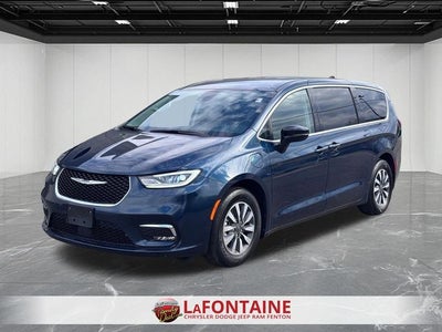 2024 Chrysler Pacifica Hybrid Select