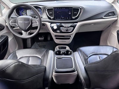 2024 Chrysler Pacifica Hybrid Select