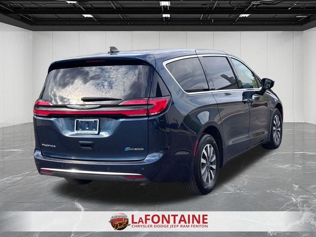 2024 Chrysler Pacifica Hybrid Select