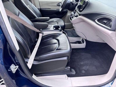 2024 Chrysler Pacifica Hybrid Select