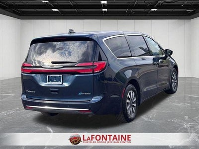 2024 Chrysler Pacifica Hybrid Select