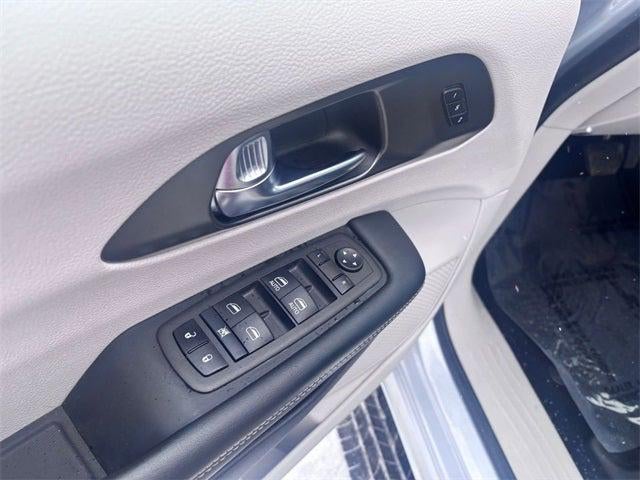 2023 Chrysler Pacifica Touring L AWD