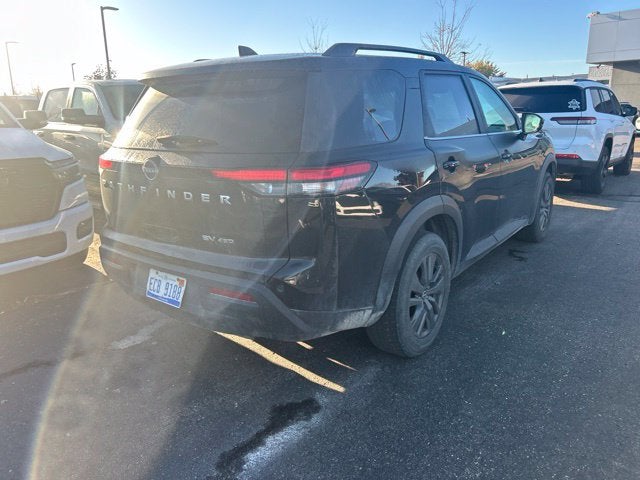 2022 Nissan Pathfinder SV