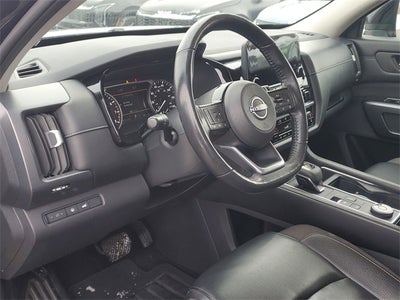 2023 Nissan Pathfinder SL 4WD