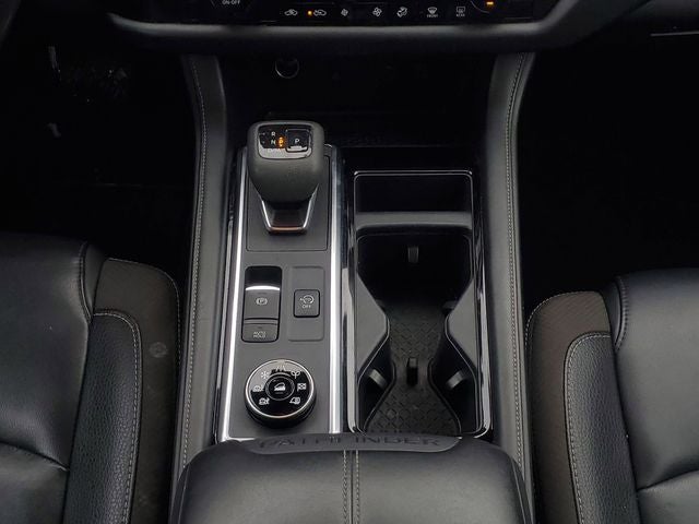 2023 Nissan Pathfinder SL 4WD