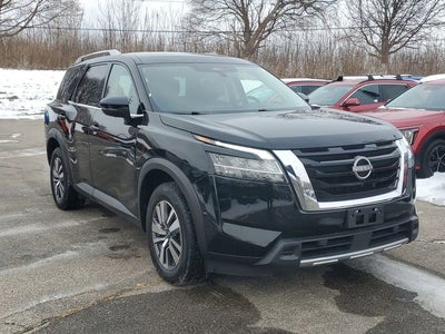 2023 Nissan Pathfinder SL 4WD