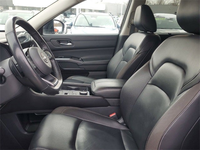 2023 Nissan Pathfinder SL 4WD