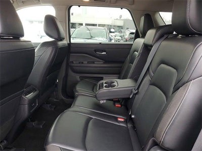 2023 Nissan Pathfinder SL 4WD