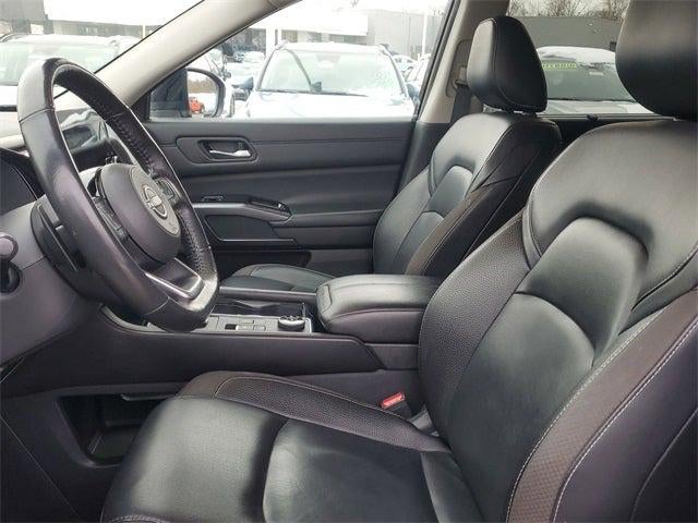 2023 Nissan Pathfinder SL 4WD