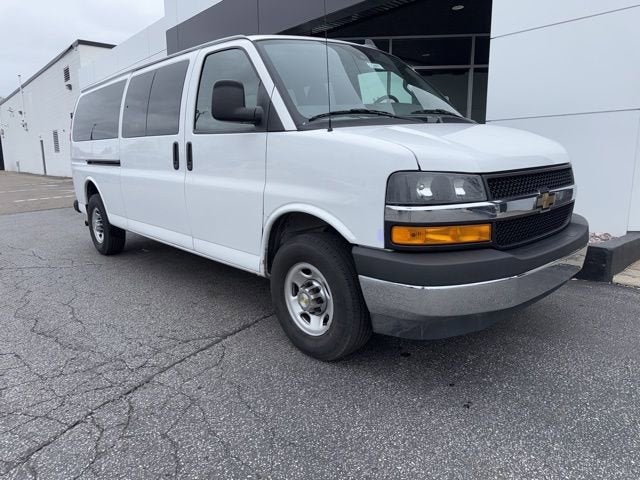 2024 Chevrolet Express Passenger 3500 1LT