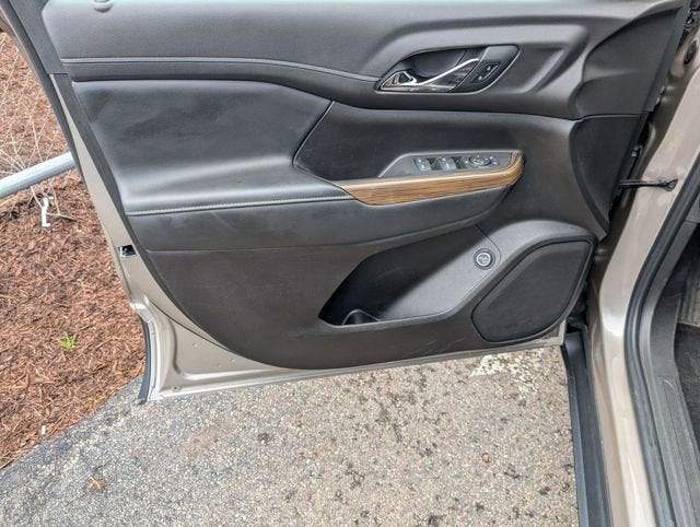 2022 GMC Acadia SLE