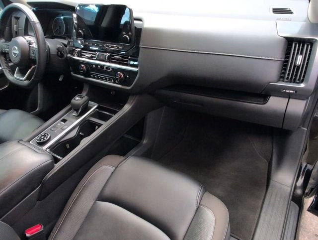 2023 Nissan Pathfinder SL 4WD