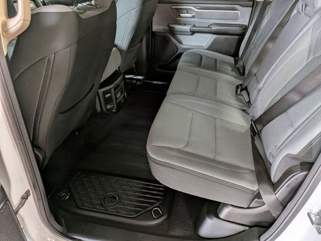 2020 RAM 1500 Big Horn Crew Cab 4x4 5'7" Box