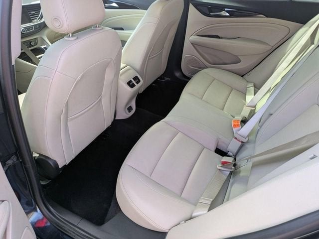 2020 Buick Regal TourX Essence