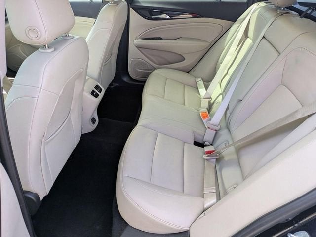 2020 Buick Regal TourX Essence