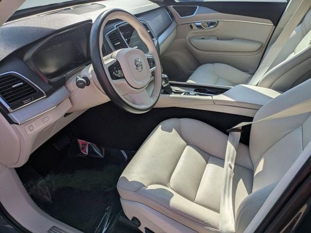 2022 Volvo XC90 T5 Momentum 7 Passenger