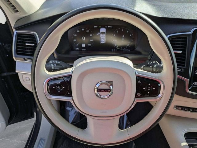 2022 Volvo XC90 T5 Momentum 7 Passenger