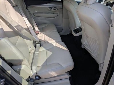 2022 Volvo XC90 T5 Momentum 7 Passenger