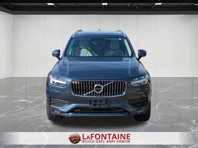 2022 Volvo XC90 T5 Momentum 7 Passenger