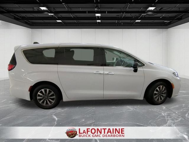 2024 Chrysler Pacifica Hybrid Select